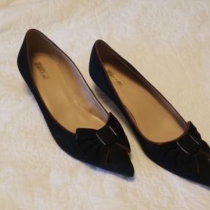 Tahari sz 10 suede kittens heels